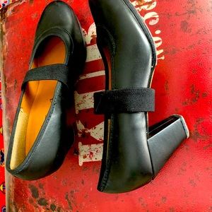 Almost New Flamencos  Dance shoes size 8B